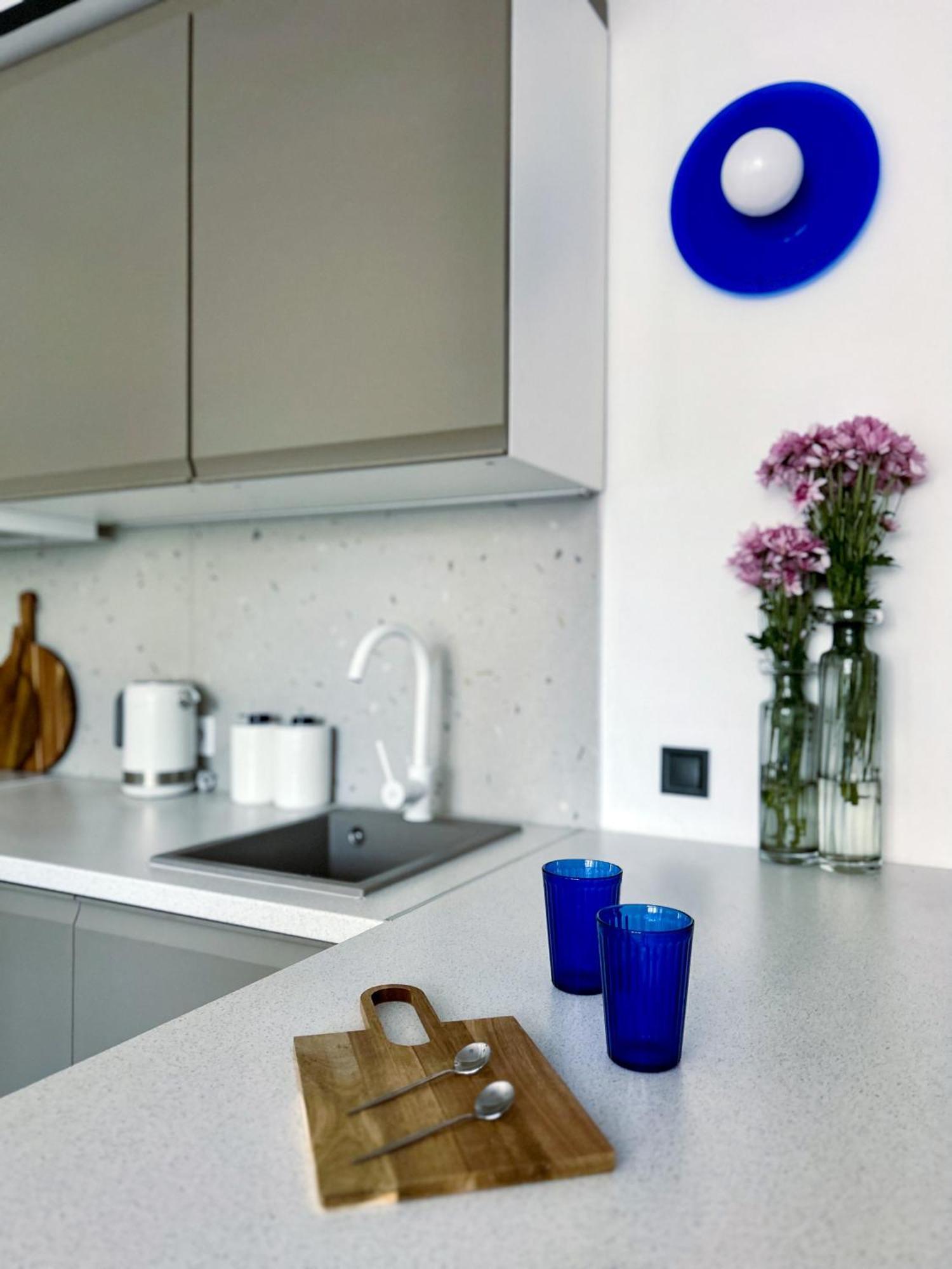 Apartment Composition 23 With Blue Circle *